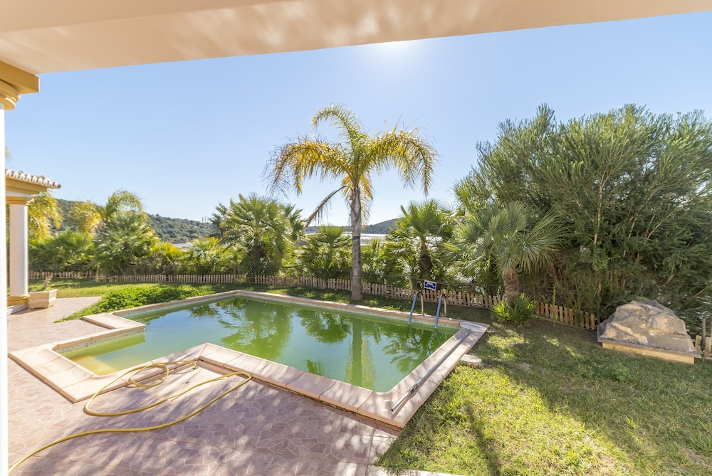 Villas2go2 Milka — 4-Star Luxury Hotel in Silves, Portugal