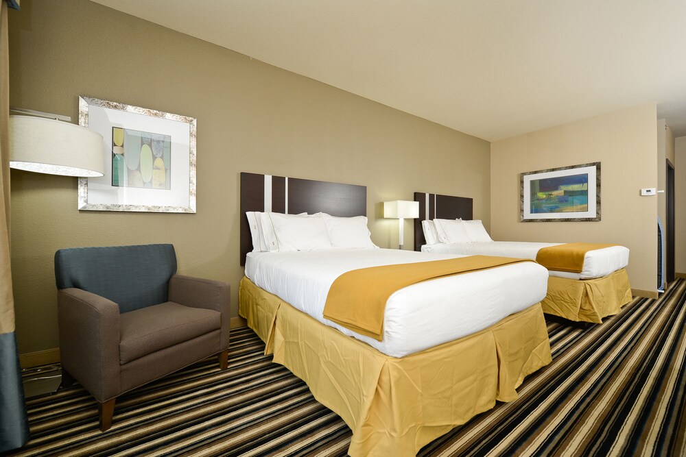 Holiday Inn Express & Suites Forrest City by IHG - photo 5