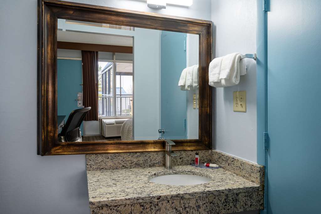 Days Inn by Wyndham Perrysburg Toledo - photo 22