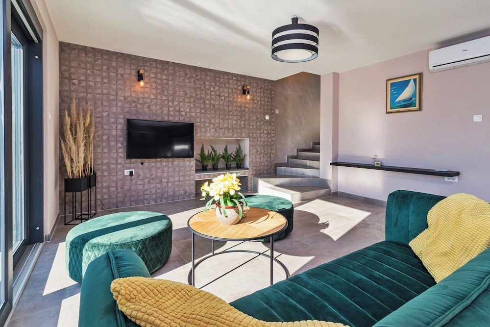 Luxuriöse Villa mit privatem Pool und Sonnenterrasse — 4-Star Luxury Hotel in Valbandon, Croatia