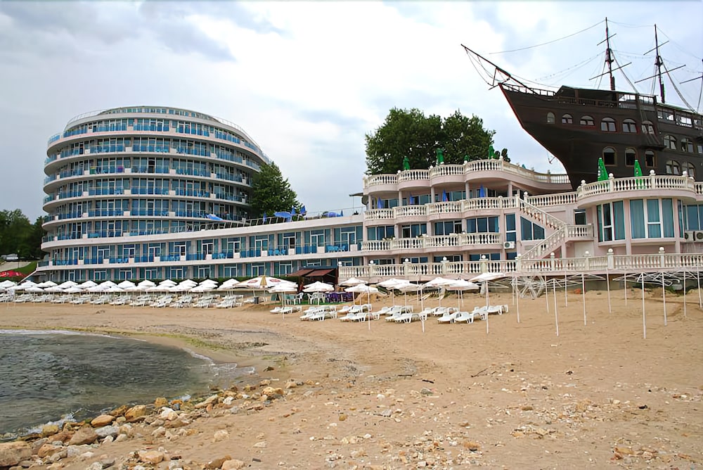 Sirius Beach - carbon neutral hotel in Varna