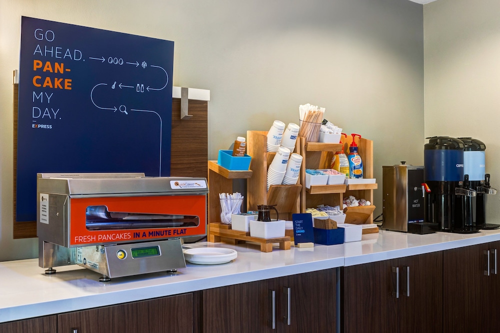Holiday Inn Express Salinas by IHG - photo 28