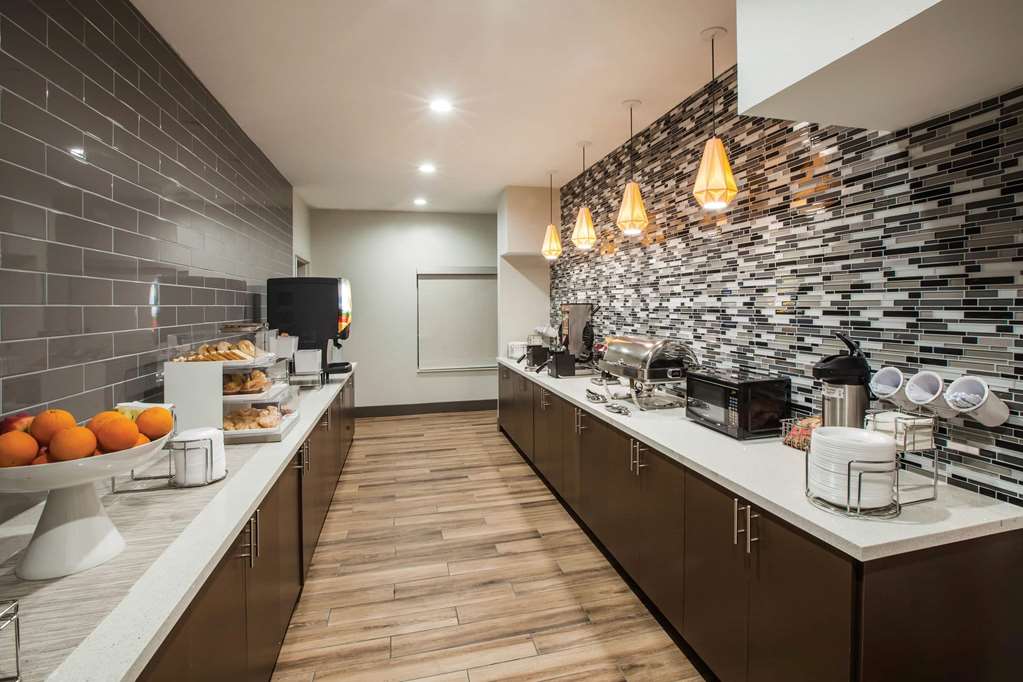 La Quinta Inn & Suites by Wyndham Owasso - photo 29