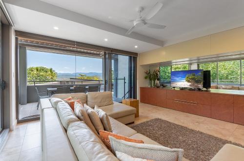 Villa on the Hill Spacious Tropical Panorama — 4-Star Luxury Hotel in Port Douglas, Australia