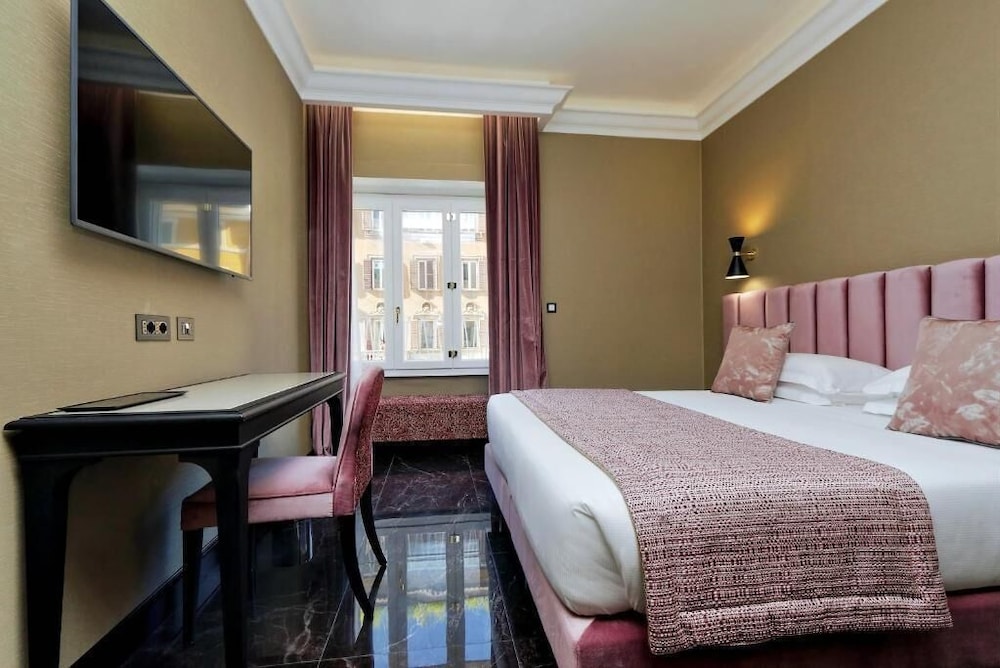 Bq House Colosseo Luxury Rooms — 4-Star Luxury Hotel in Rome, Italy