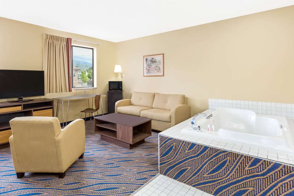 Super 8 by Wyndham Cedar City - photo 12