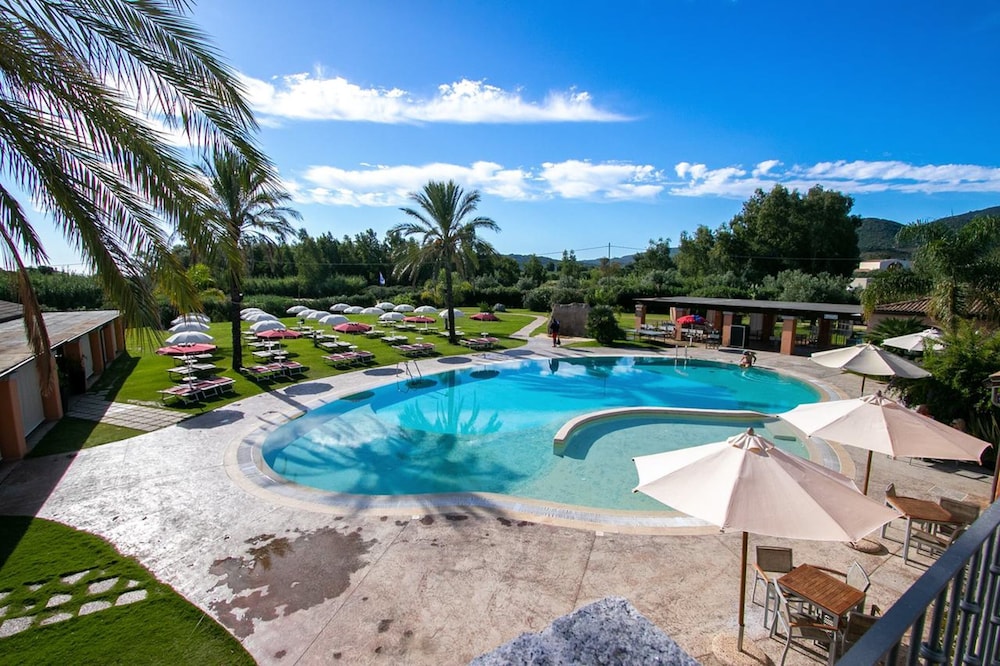 Alma Resort - carbon neutral hotel in Castiadas