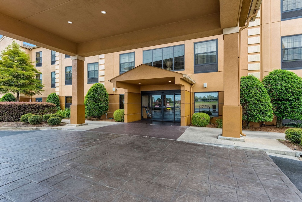 Comfort Suites Monroe - photo 79