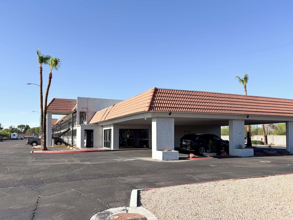 Motel 6 Mesa AZ Downtown — 4-Star Luxury Hotel in Mesa, United States