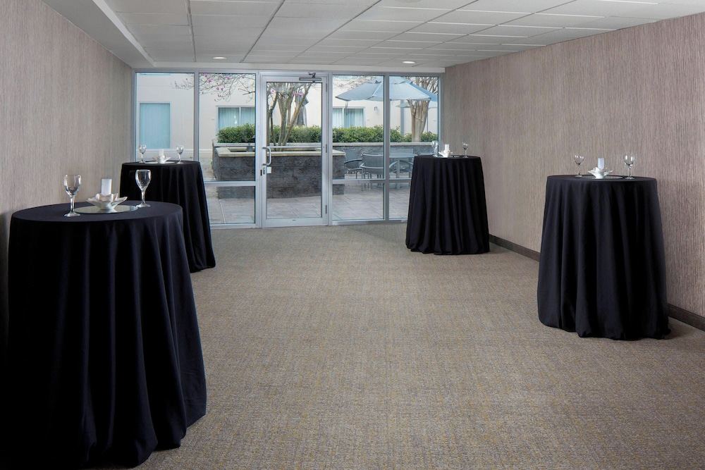 SpringHill Suites by Marriott New Orleans Warehouse Arts District - photo 24