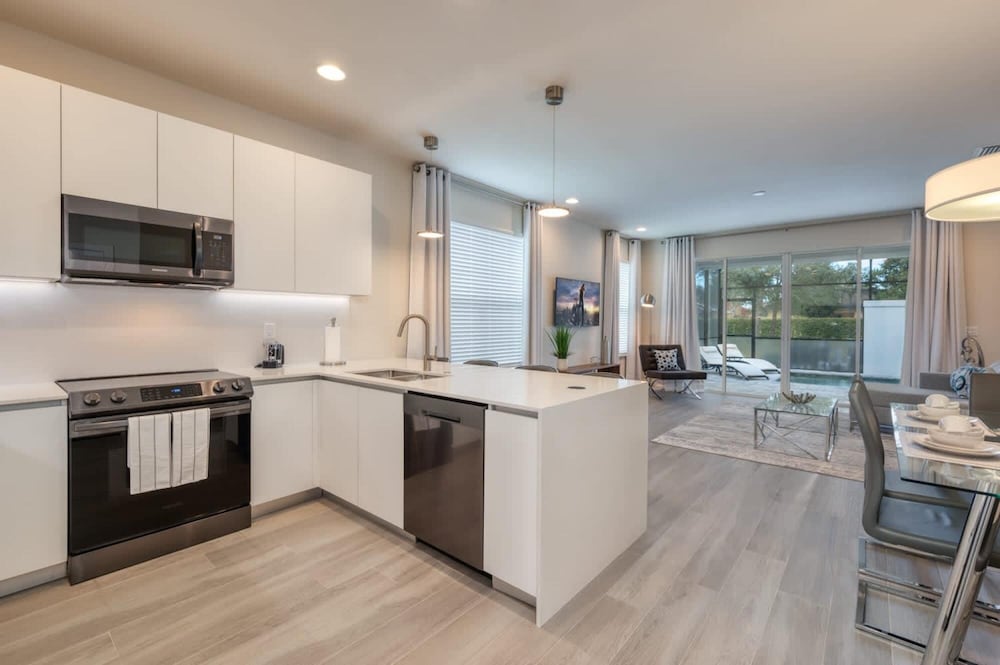 Spacious New Modern Retreat - photo 8
