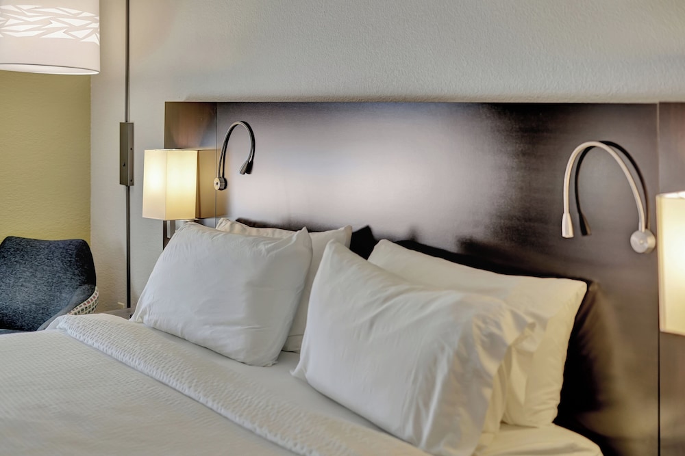 Holiday Inn Express Hotel & Suites Beatrice by IHG - photo 41