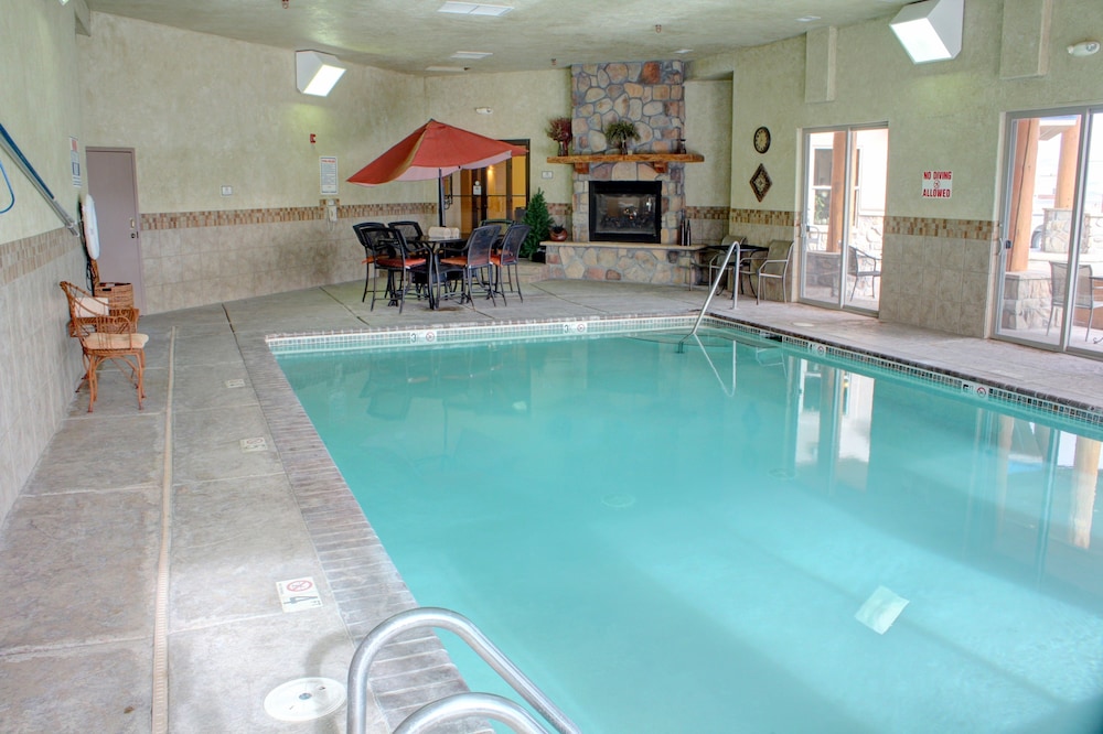Blue Mountain Inn And Suites - photo 15