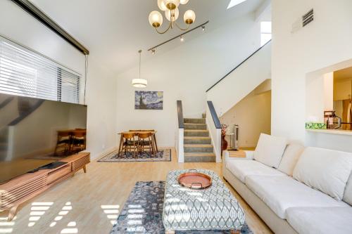 Pool and Trail Access On Site Barton Creek Condo — 4-Star Luxury Hotel in Austin, United States