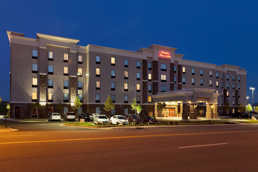 Hampton Inn & Suites Roanoke Airport - photo 50