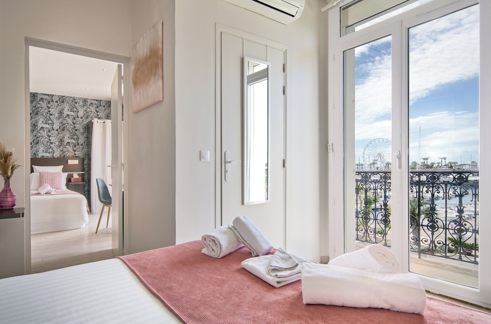 Hotel du Vieux Port in Saint-Raphael, France