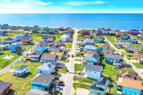 Spring Break Ready Arcade Foosball Sleeps 12 in Bolivar Peninsula, United States