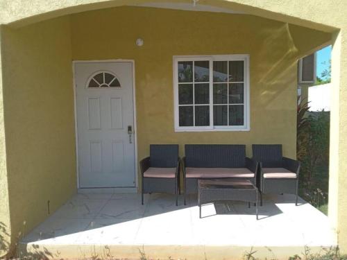 Hummingbird Hill Villa in Discovery Bay, Jamaica