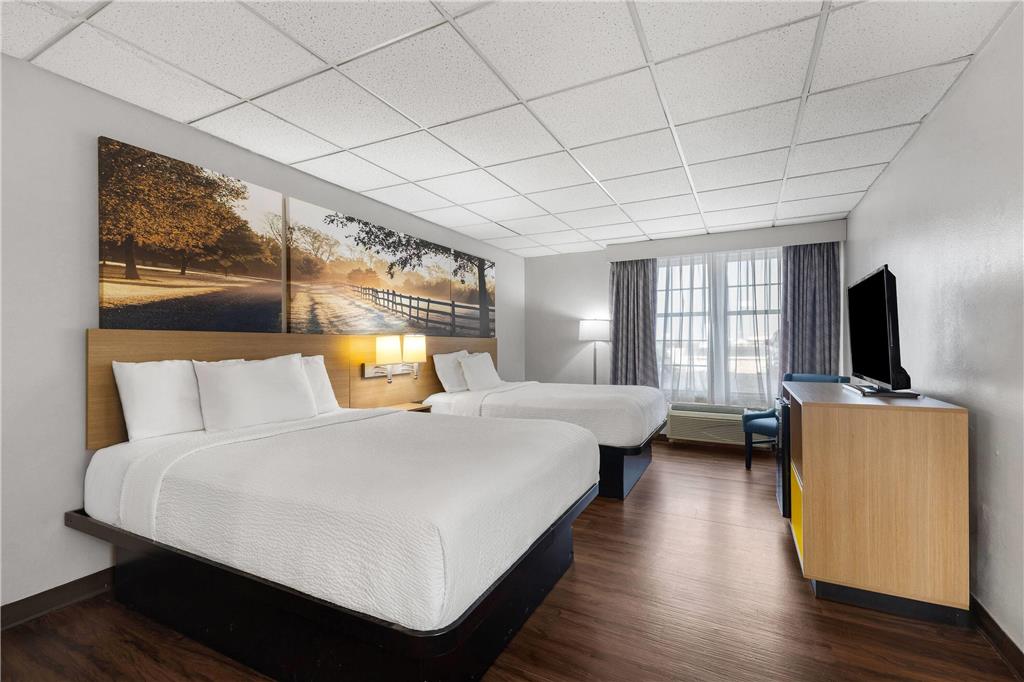 Days Inn by Wyndham Madisonville - photo 21