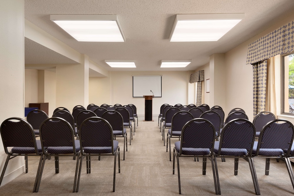Hampton Inn Miami Airport West - photo 22