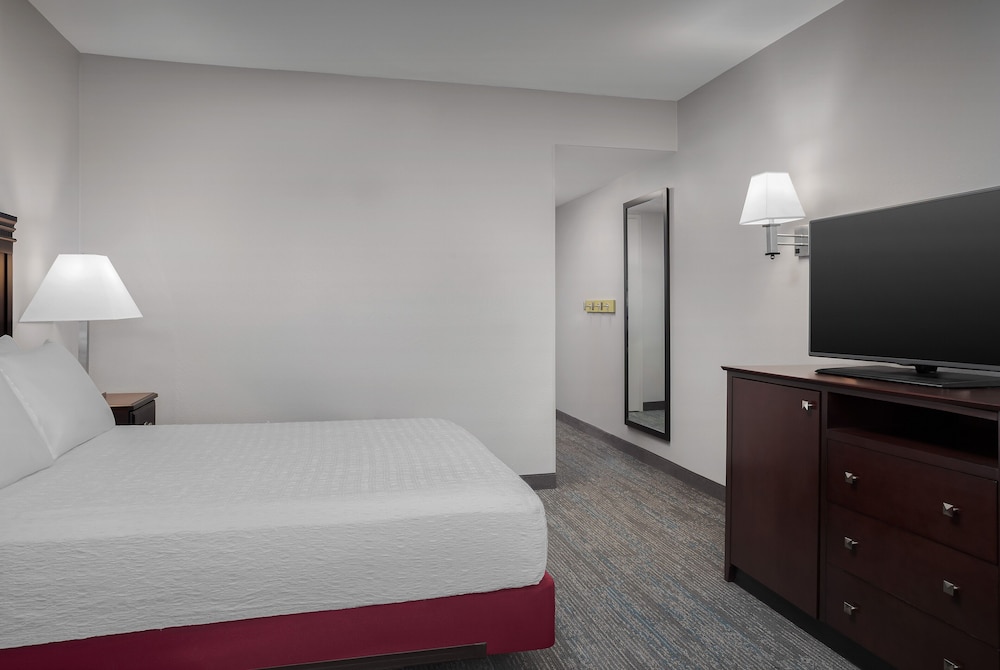 Hampton Inn & Suites Omaha Downtown - photo 19