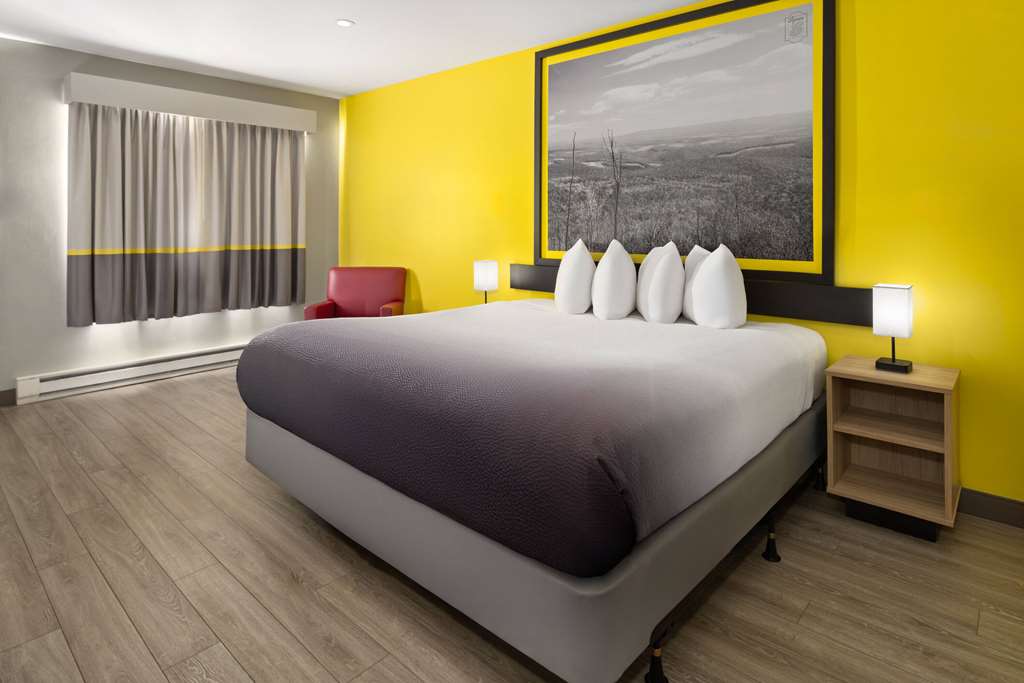 Super 8 by Wyndham Hazleton - photo 13