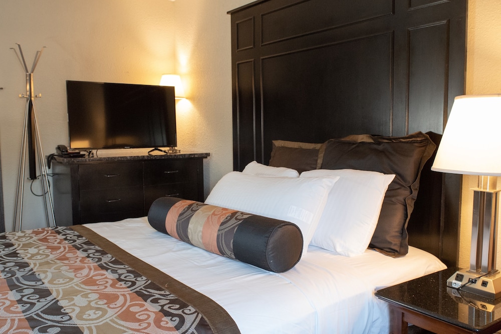 Americas Best Value Inn Detroit Dearborn - photo 35