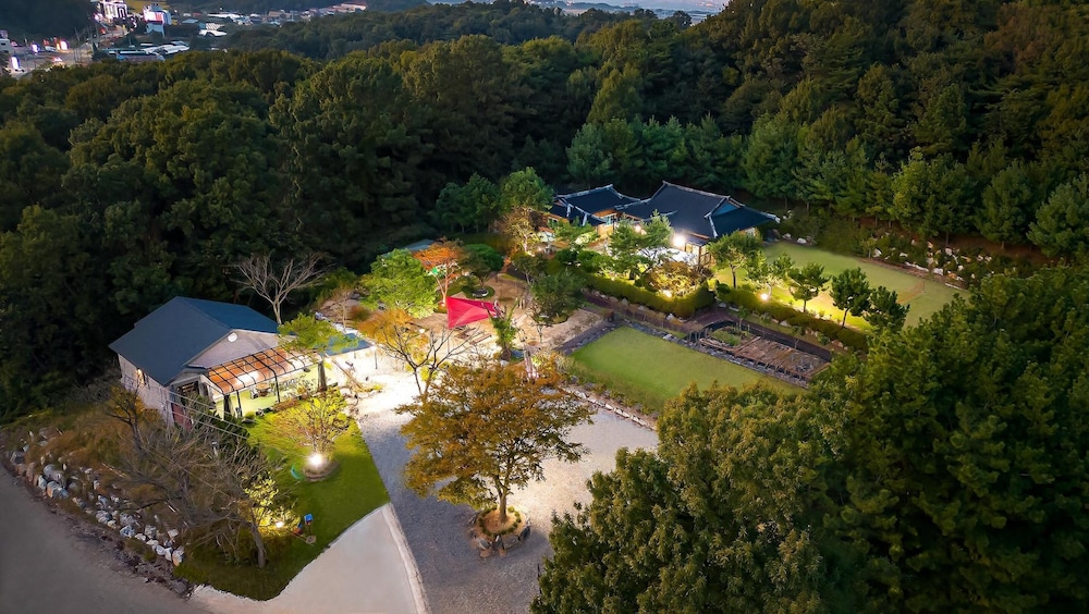 Daebudo Bomnaldogchaepension in Ansan-Si, South Korea