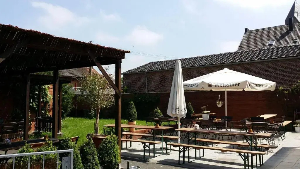 Zur Post Hvúlchrath — hotel in Grevenbroich