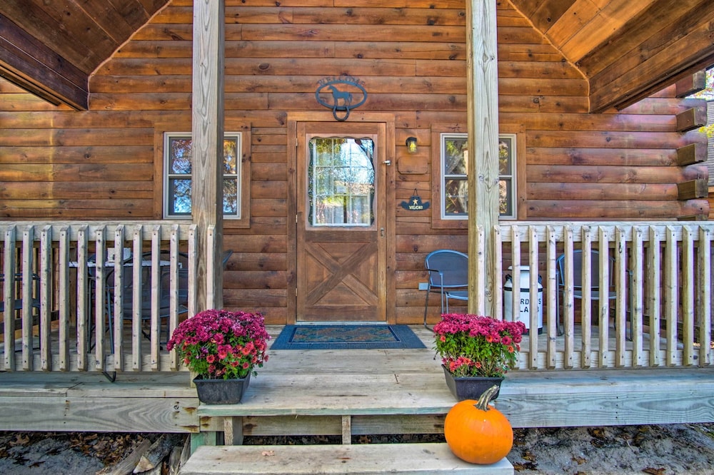Rustic Rothbury Cabin with Resort Amenity Access - photo 24