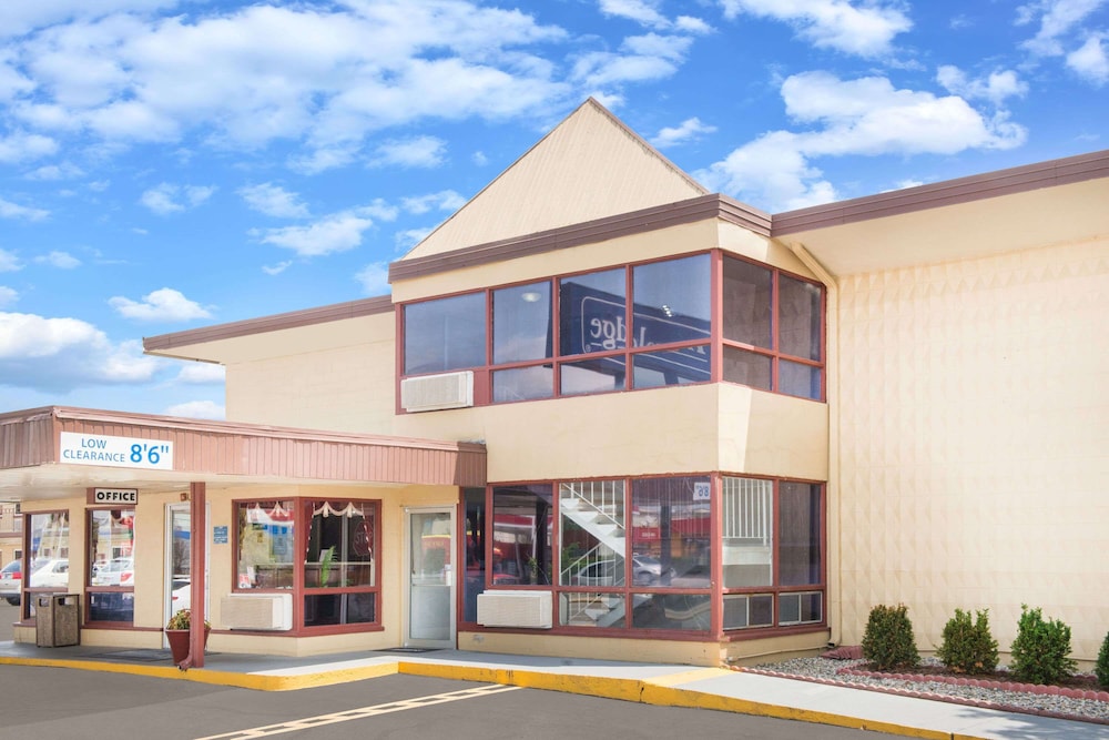 Travelodge by Wyndham Terre Haute - featured photo