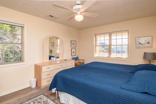 Pelican Palace by Oak Island Accommodations - photo 43