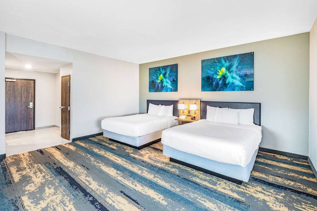 La Quinta Inn & Suites by Wyndham Galveston North at I 45 - photo 25