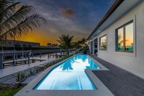 Marco Luxe Retreat Waterfront in Marco Island, United States