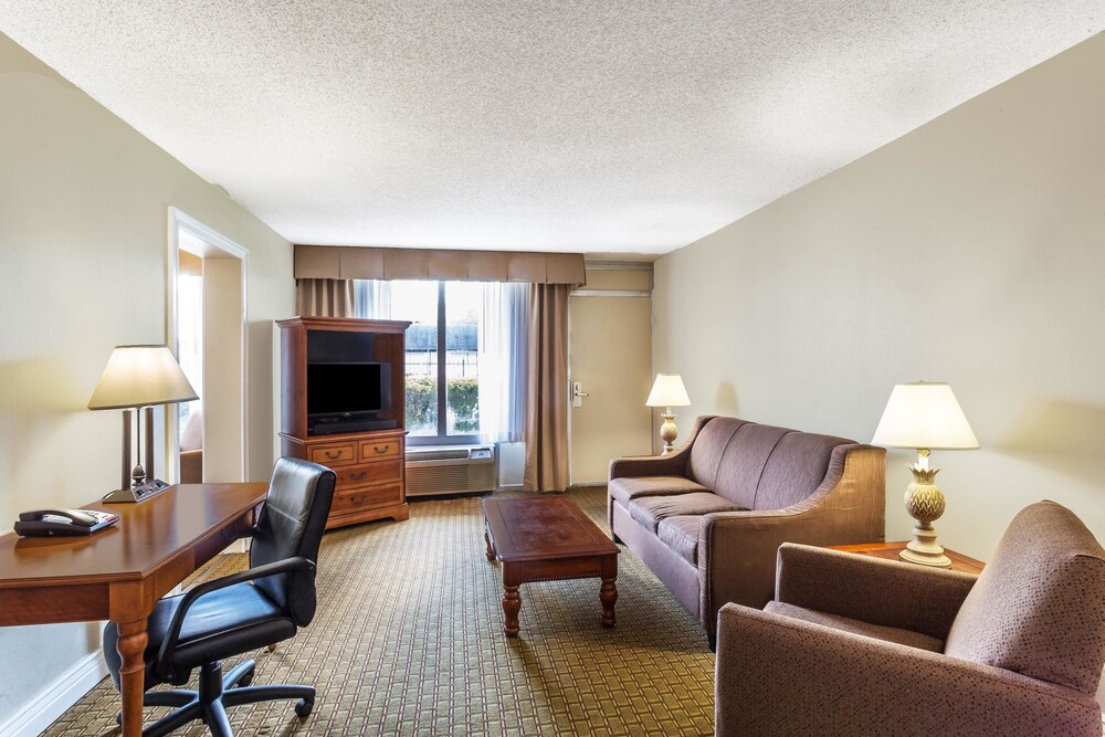 Ramada by Wyndham Houma - photo 6