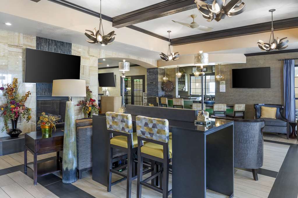 Best Western Plus Emerald Inn & Suites - photo 32