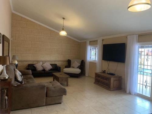 Casa Paraiso Villa Tenerife stunning family bungalow with totally secluded pool area wheelchair friendly — 4-Star Luxury Hotel in San Miguel De Abona, Spain