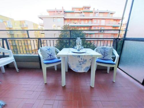Tutto intorno. Mare parcheggio privato negozi. — 4-Star Luxury Hotel in Pietra Ligure, Italy