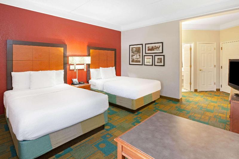 La Quinta Inn & Suites Houston Galleria Area - photo 13