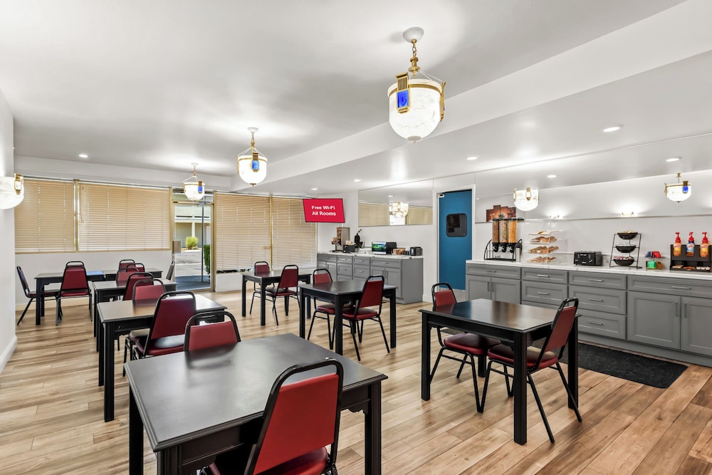 HomeTowne Studios by Red Roof Yuba City Bonanza Marysville - photo 41