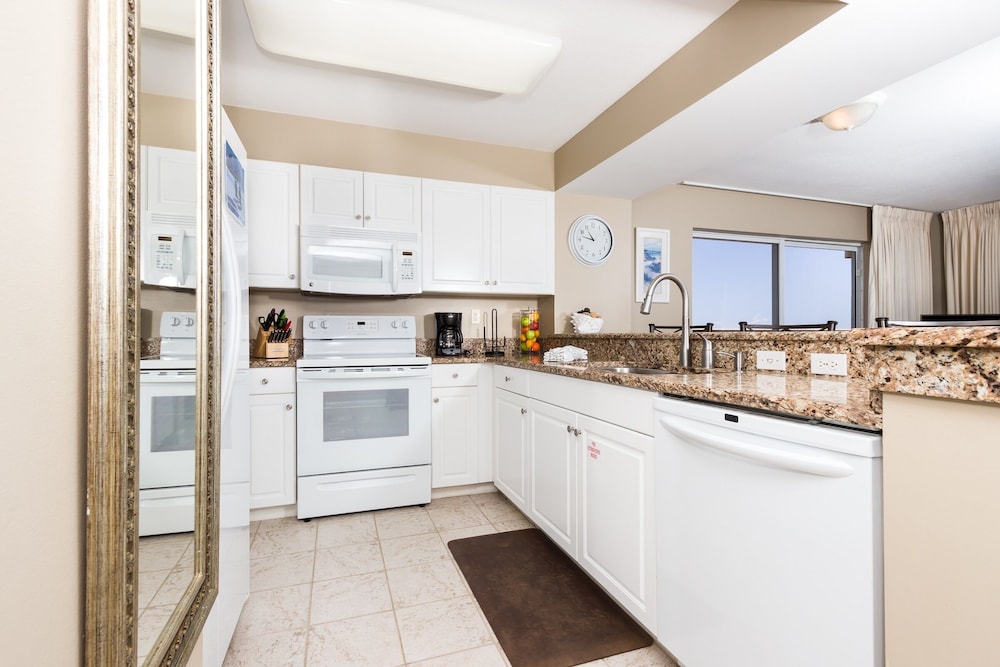 Pelican Isle 401 by RedAwning - photo 3