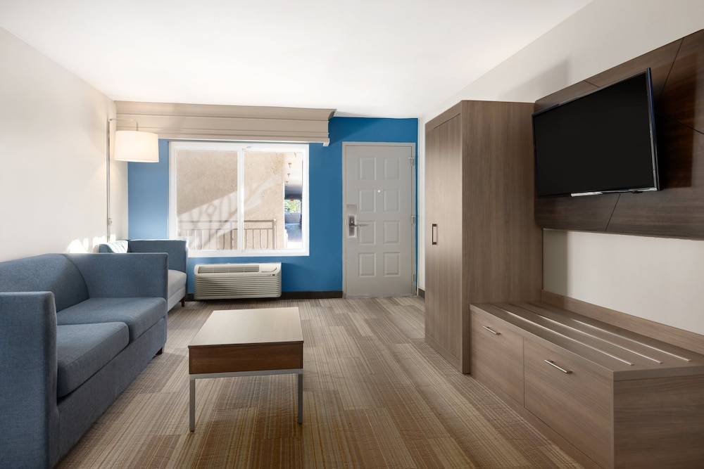 Holiday Inn Express Simi Valley by IHG - photo 26