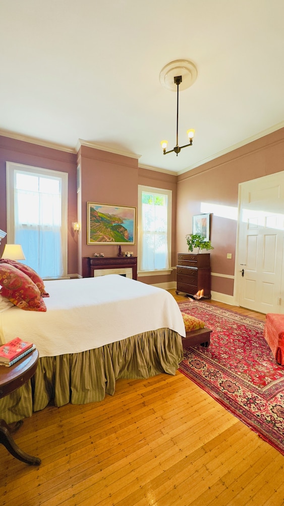 Rothschild Pound House Inn - photo 8