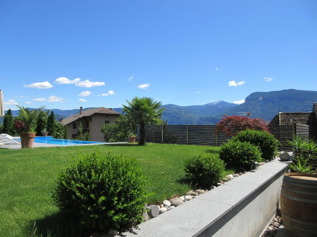 Runggnerhof — 4-Star Luxury Hotel in Termeno, Italy