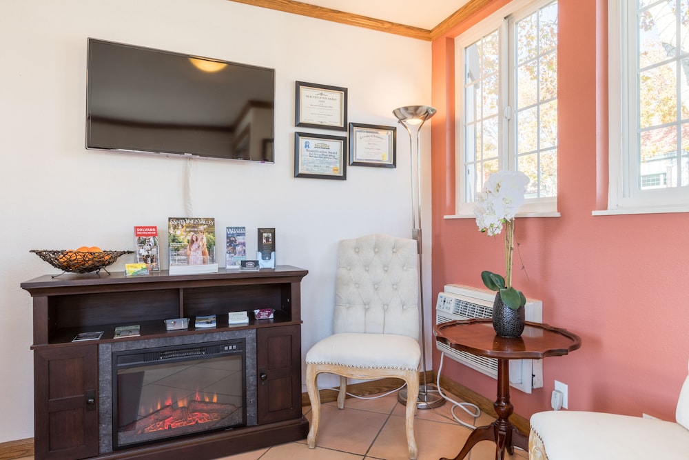 Solvang Inn and Cottages - photo 2