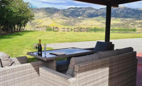 Lakeside Retreat - last minute hotel in Cromwell