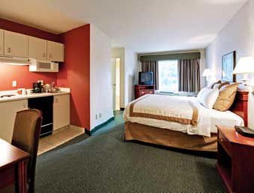 Hawthorn Suites by Wyndham Sacramento - photo 2