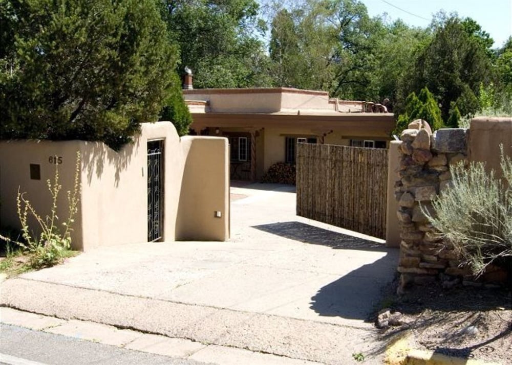 Garcia St. Adobe Historic District Close to Canyon Road Three Master Bedrooms Great Outdoor Space - photo 30