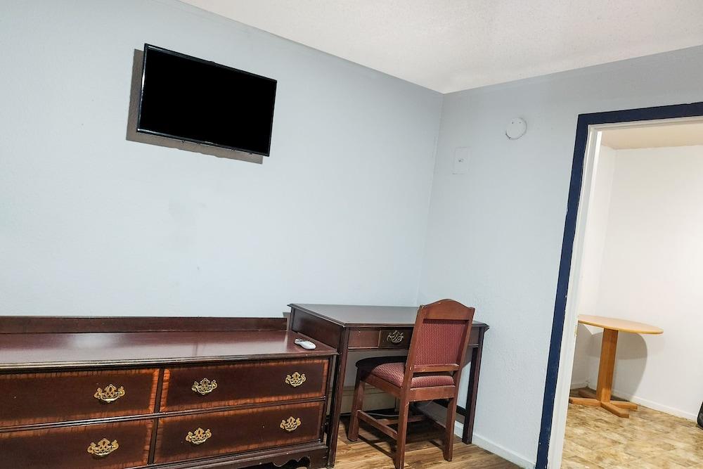 Country Club Inn - photo 7