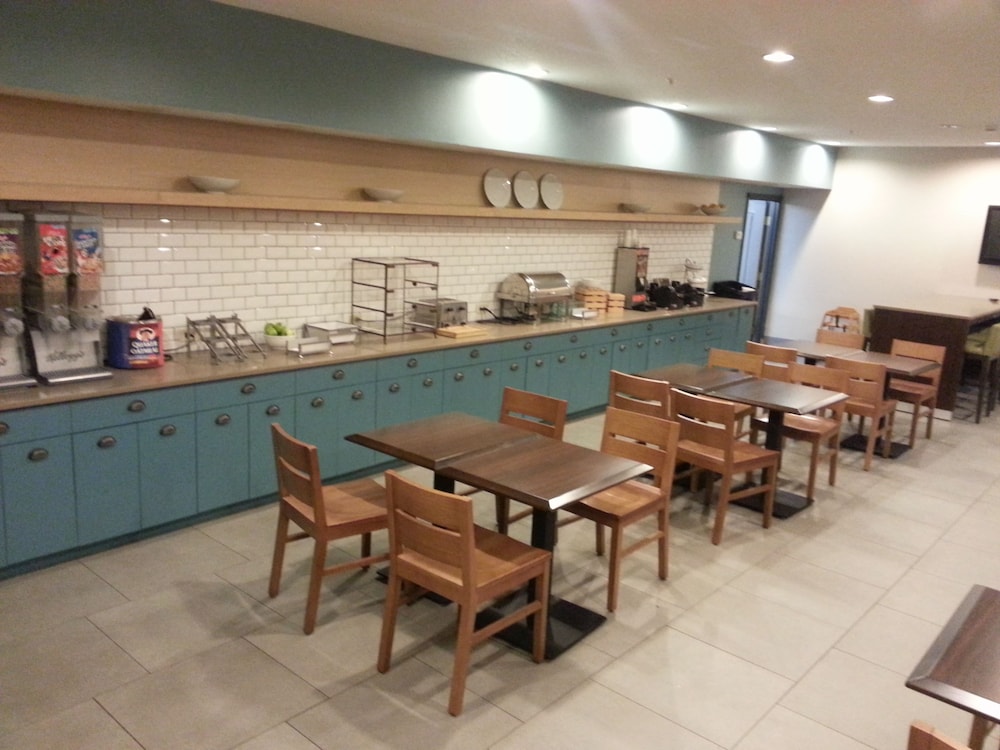 Country Inn & Suites by Radisson Columbus Airport OH - photo 12
